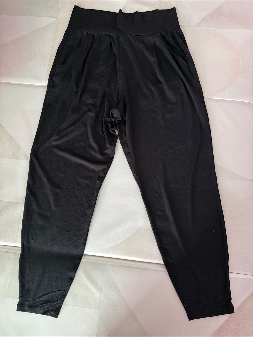 Vuori Black High-Waist Relaxed Leggings